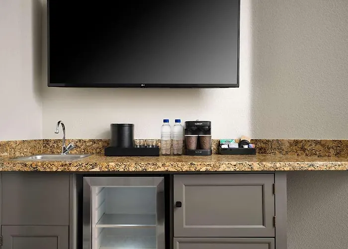 Hotel Embassy Tucson - Paloma Village 4*