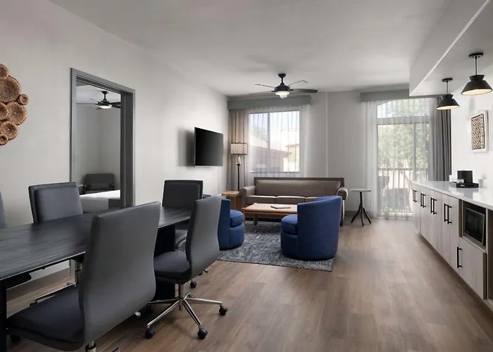 Embassy Tucson - Paloma Village Hotel Casas Adobes
