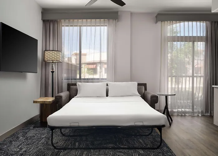 Embassy Tucson - Paloma Village Hotel Casas Adobes